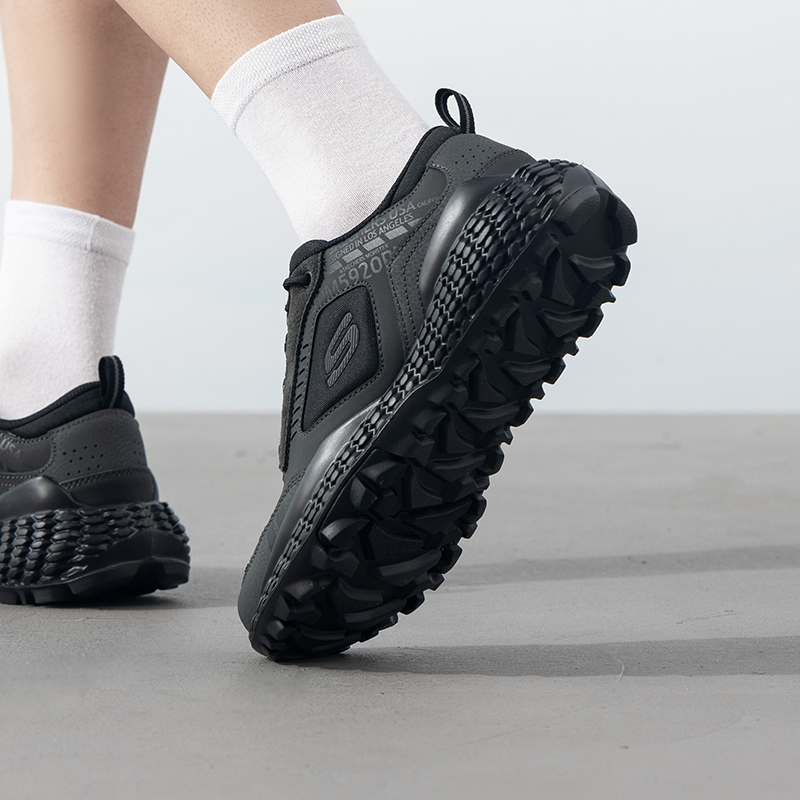 Heiße Skechers Schwarze All-Te – Outdoor Sport Flooring Bewertung und Preis